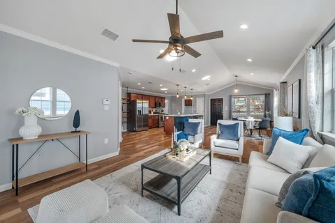$700,000 | 2001 East 8th Street, Austin, TX 78702