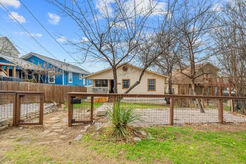 $700,000 | 2001 East 8th Street, Austin, TX 78702
