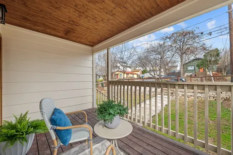 $700,000 | 2001 East 8th Street, Austin, TX 78702