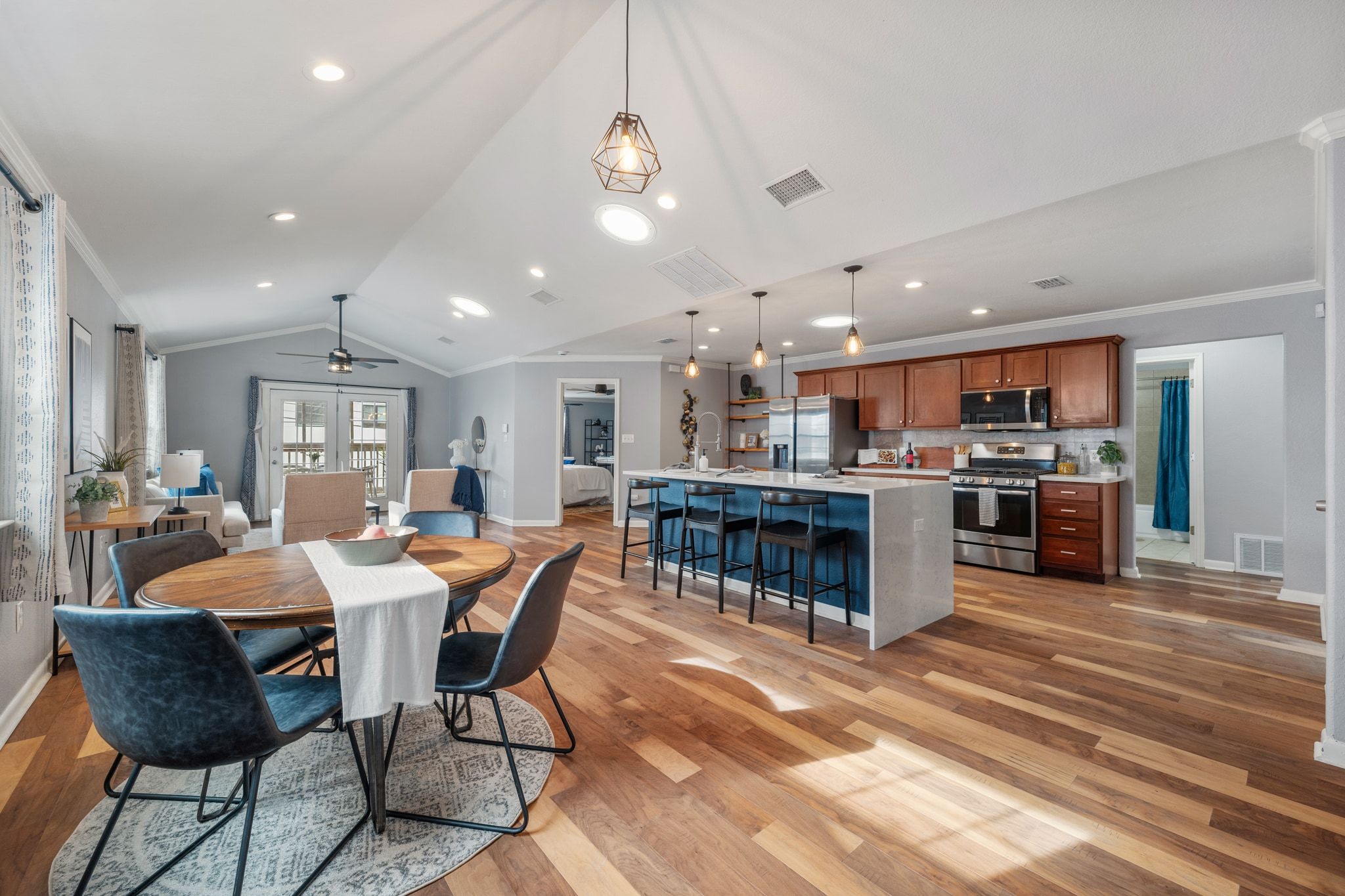 2001 East 8th Street Austin, TX 78702 - Photo 4 of 32