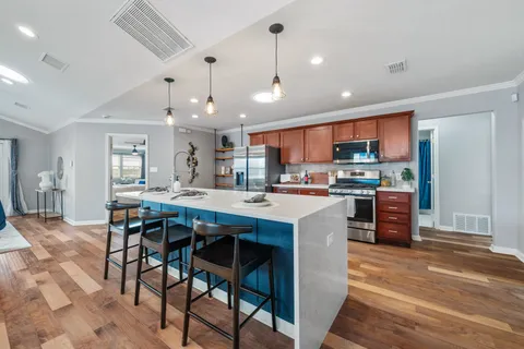 $700,000 | 2001 East 8th Street, Austin, TX 78702