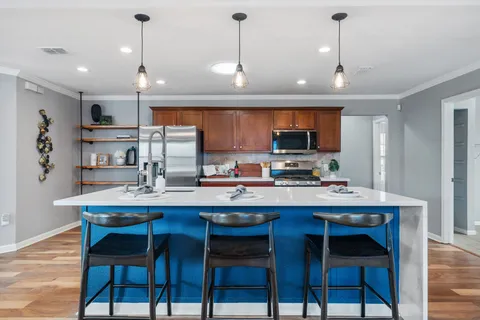 $700,000 | 2001 East 8th Street, Austin, TX 78702