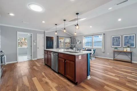 $700,000 | 2001 East 8th Street, Austin, TX 78702