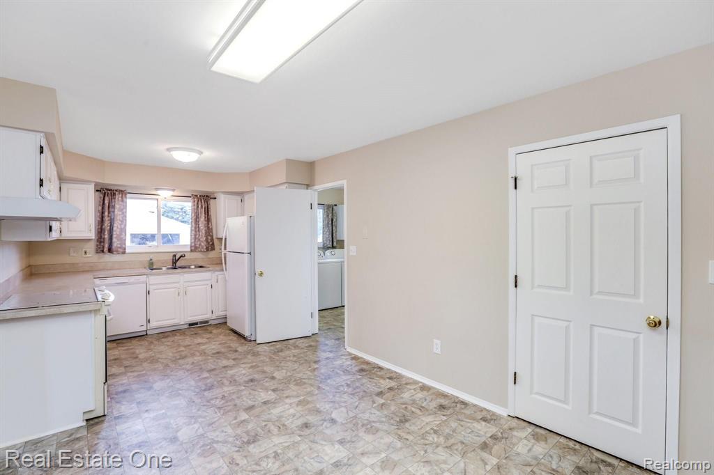 36733 West Seven Mile Road Livonia, MI 48152 - Photo 8 of 28