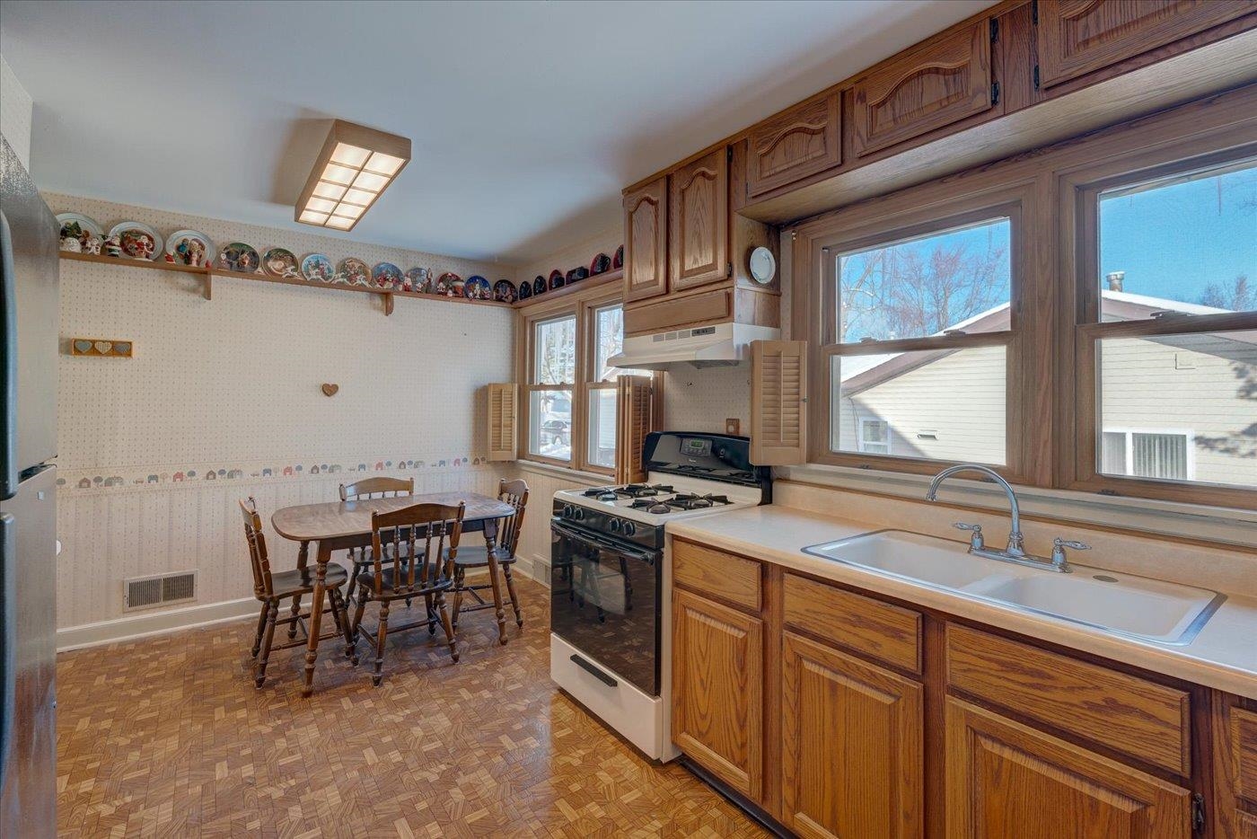 505 North Cleveland Street Poynette, WI 53955 - Photo 11 of 34