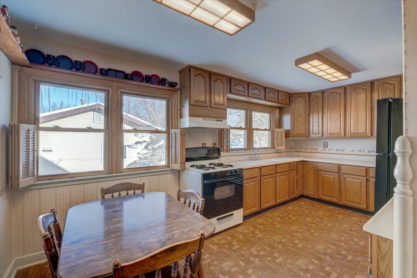 505 North Cleveland Street Poynette, WI 53955 - Photo 8 of 34