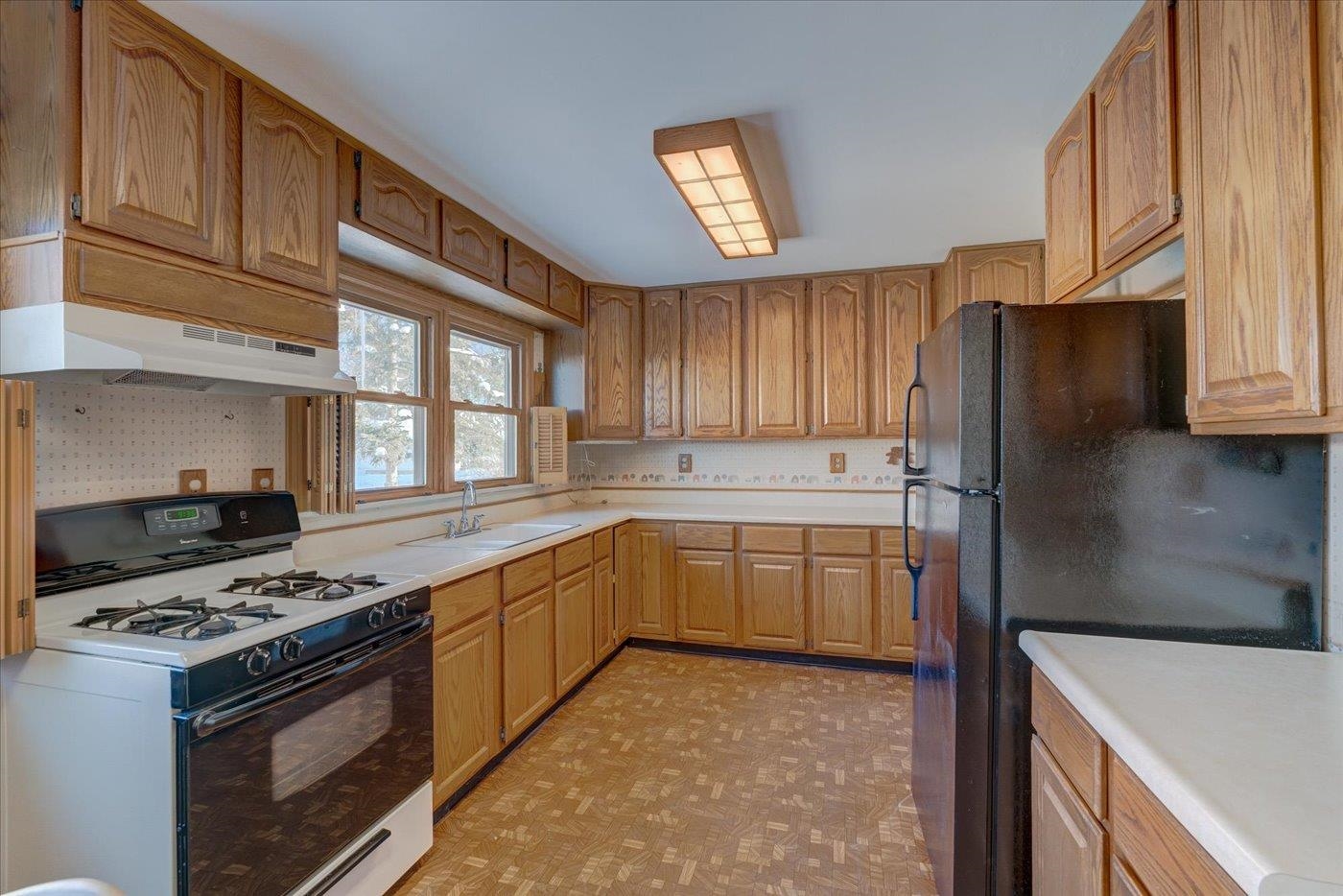 505 North Cleveland Street Poynette, WI 53955 - Photo 9 of 34