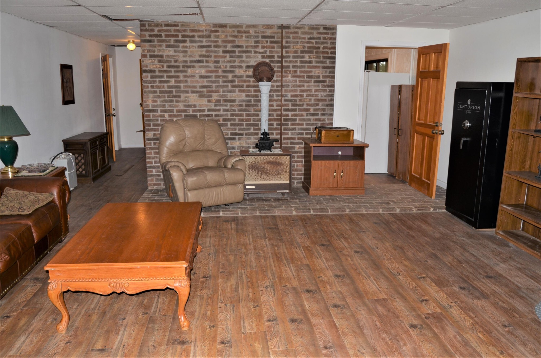 1084 Star Point Road Jamestown, TN 38556 - Photo 23 of 35 a living room with furniture and a flat screen tv