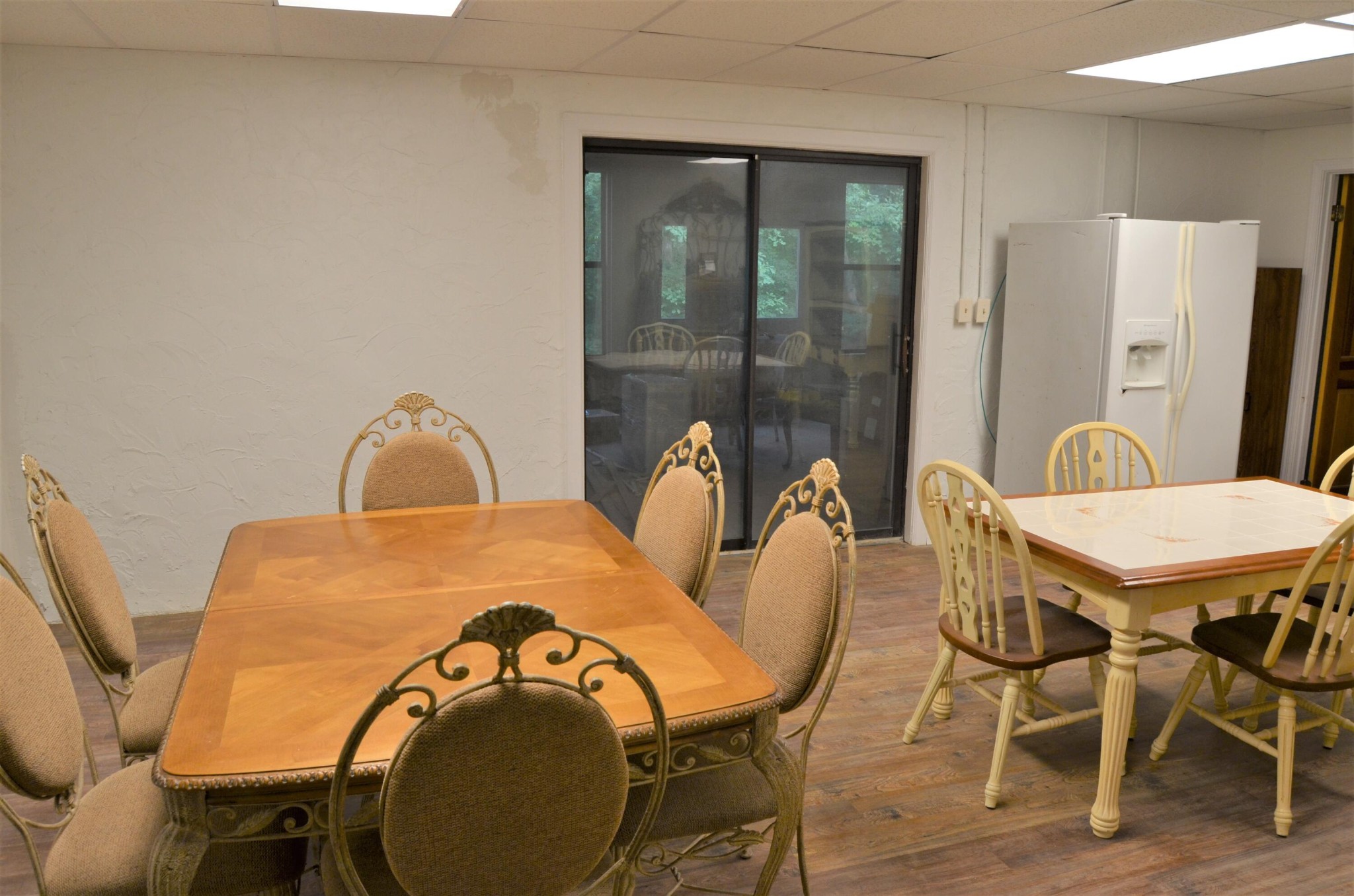 1084 Star Point Road Jamestown, TN 38556 - Photo 27 of 35 a dining room with furniture and window