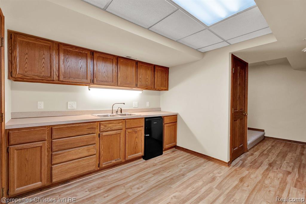 2411 Rochelle Park Drive Rochester Hills, MI 48309 - Photo 29 of 41
