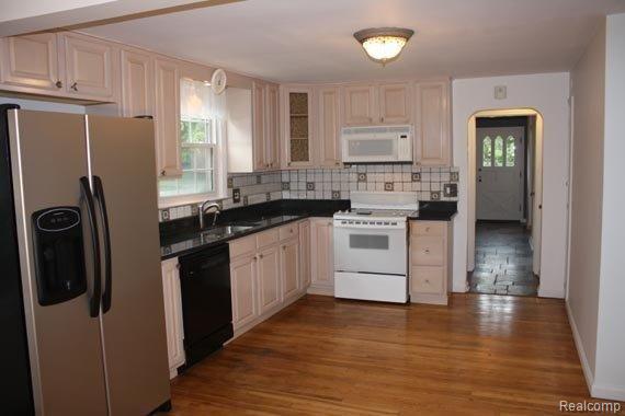 971 Lake Shore Road Grosse Pointe, MI 48236 - Photo 6 of 19 971L4c.jpg