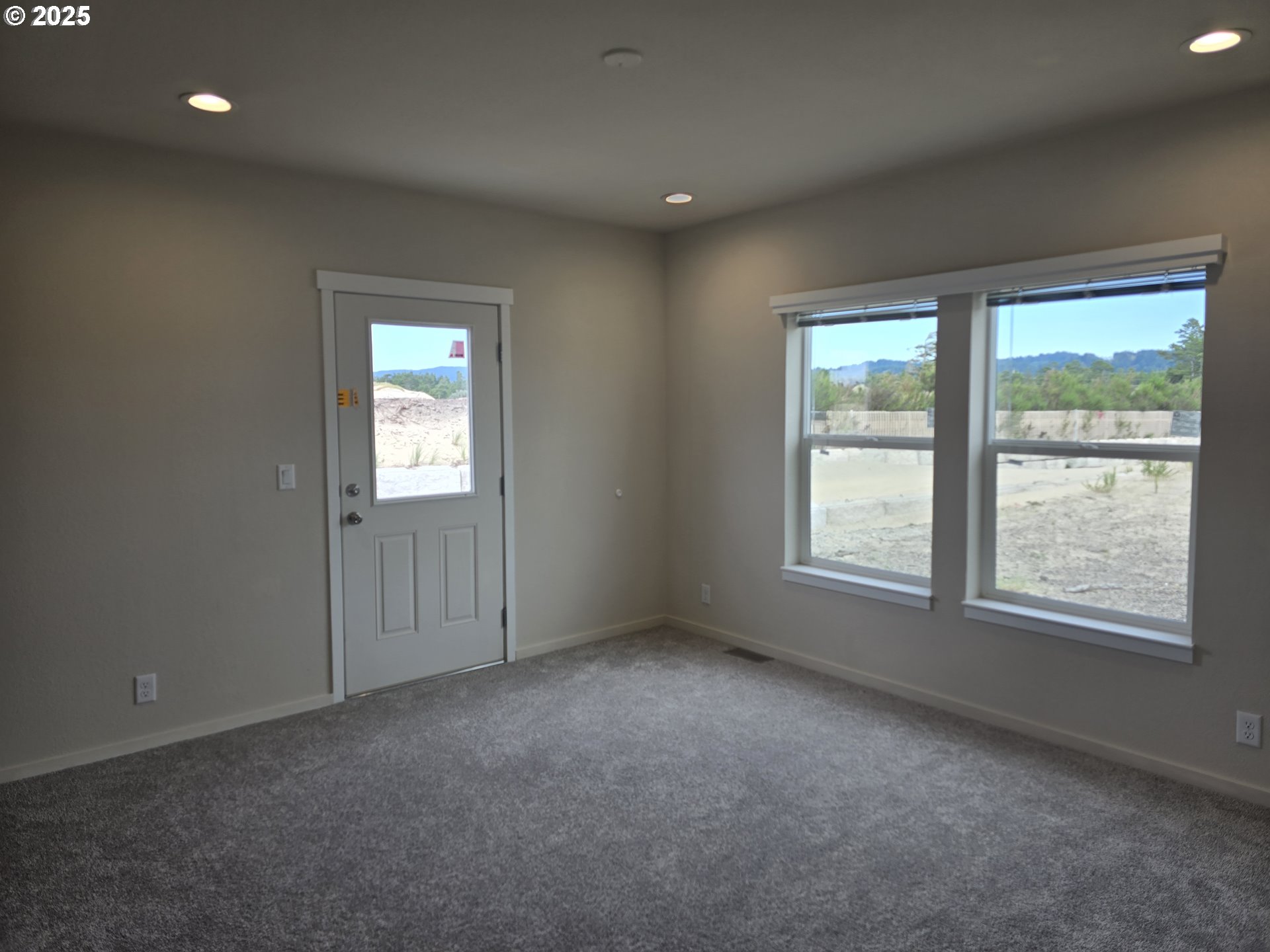 1447 53rd Street Florence, OR 97439 - Photo 13 of 25 an empty room with windows