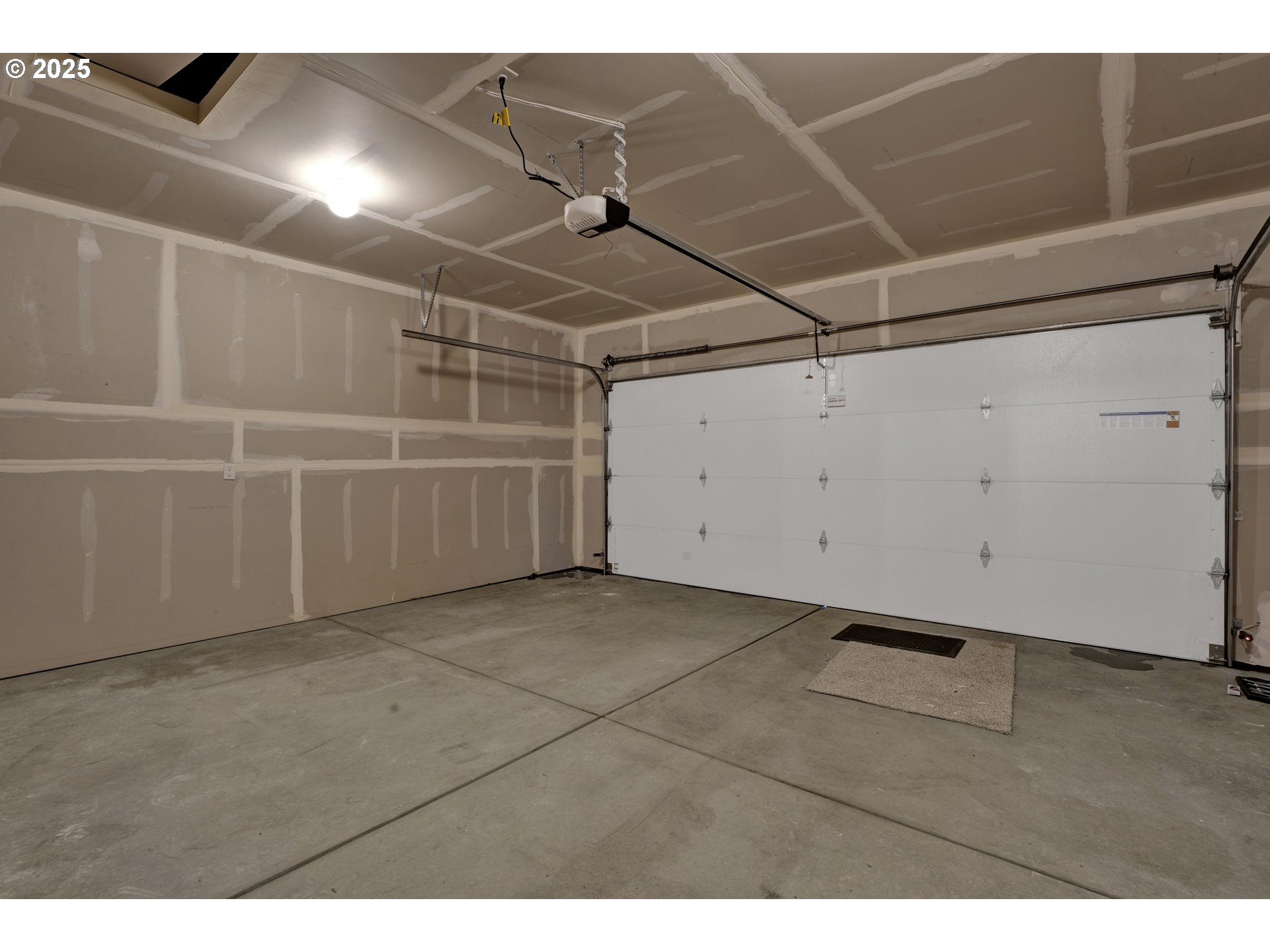 1447 53rd Street Florence, OR 97439 - Photo 19 of 25 a view of a garage