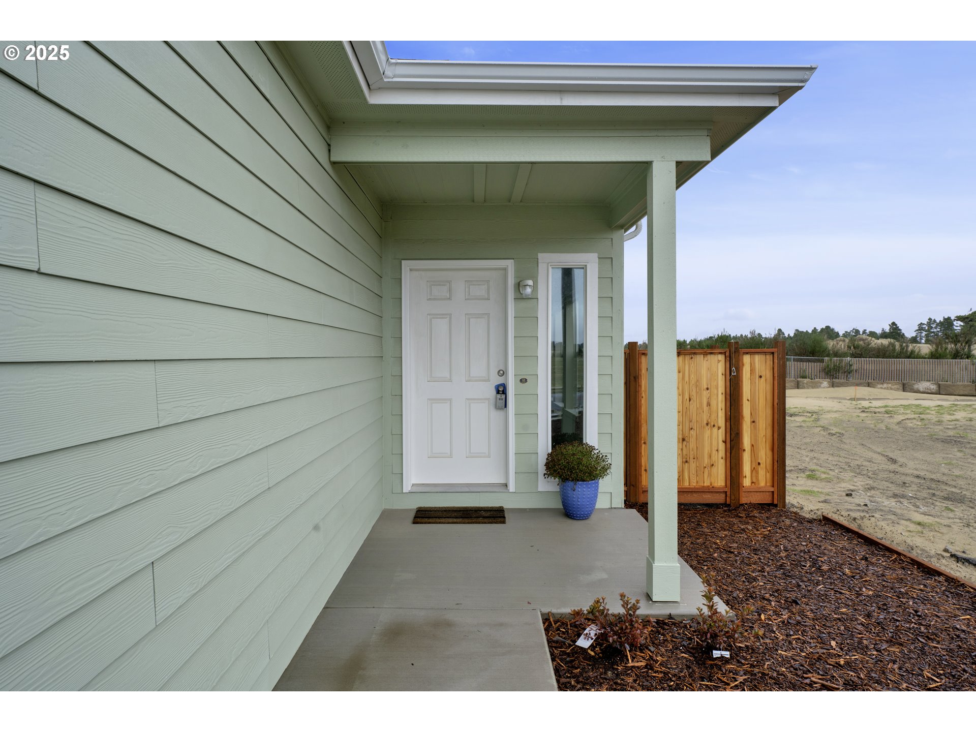1447 53rd Street Florence, OR 97439 - Photo 22 of 25 a view of a terrace