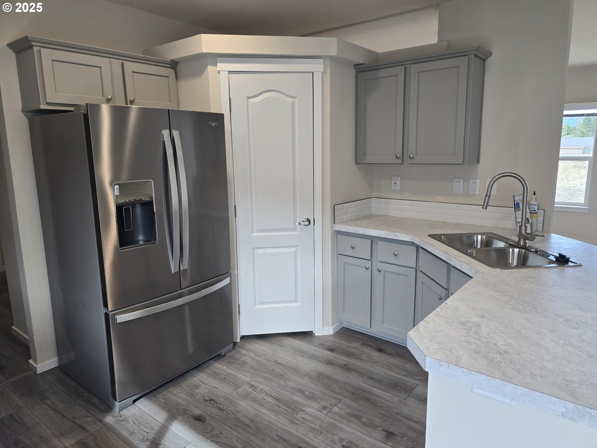 1447 53rd Street Florence, OR 97439 - Photo 7 of 25 a kitchen with stainless steel appliances granite countertop a refrigerator sink and cabinets