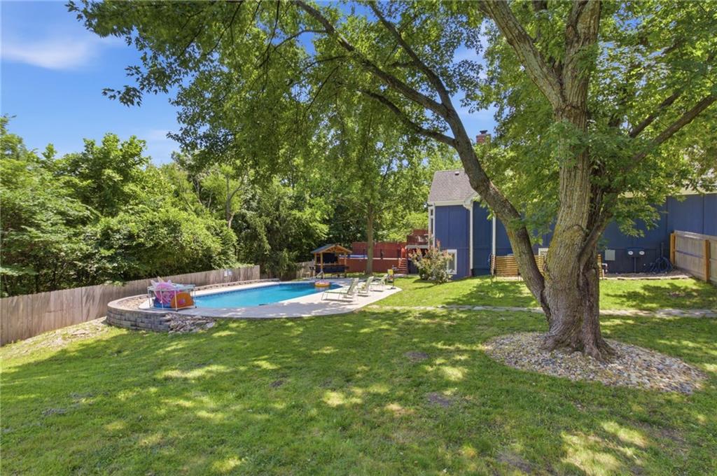 18065 Canterbury Road Stilwell, KS 66085 - Photo 15 of 61