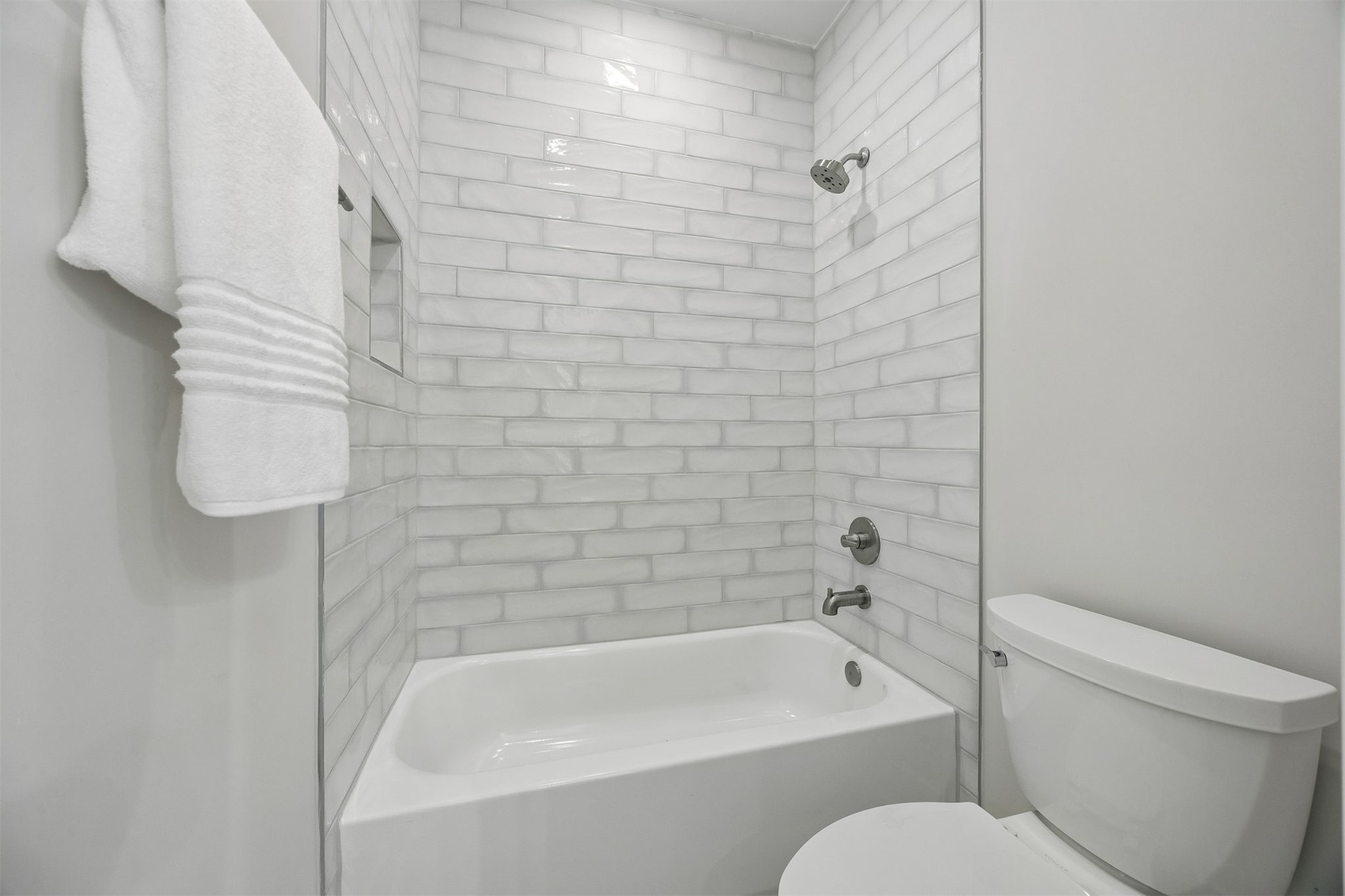 23 North 2nd Street Fernandina Beach, FL 32034 - Photo 51 of 74 a bathroom with a toilet and a bathtub