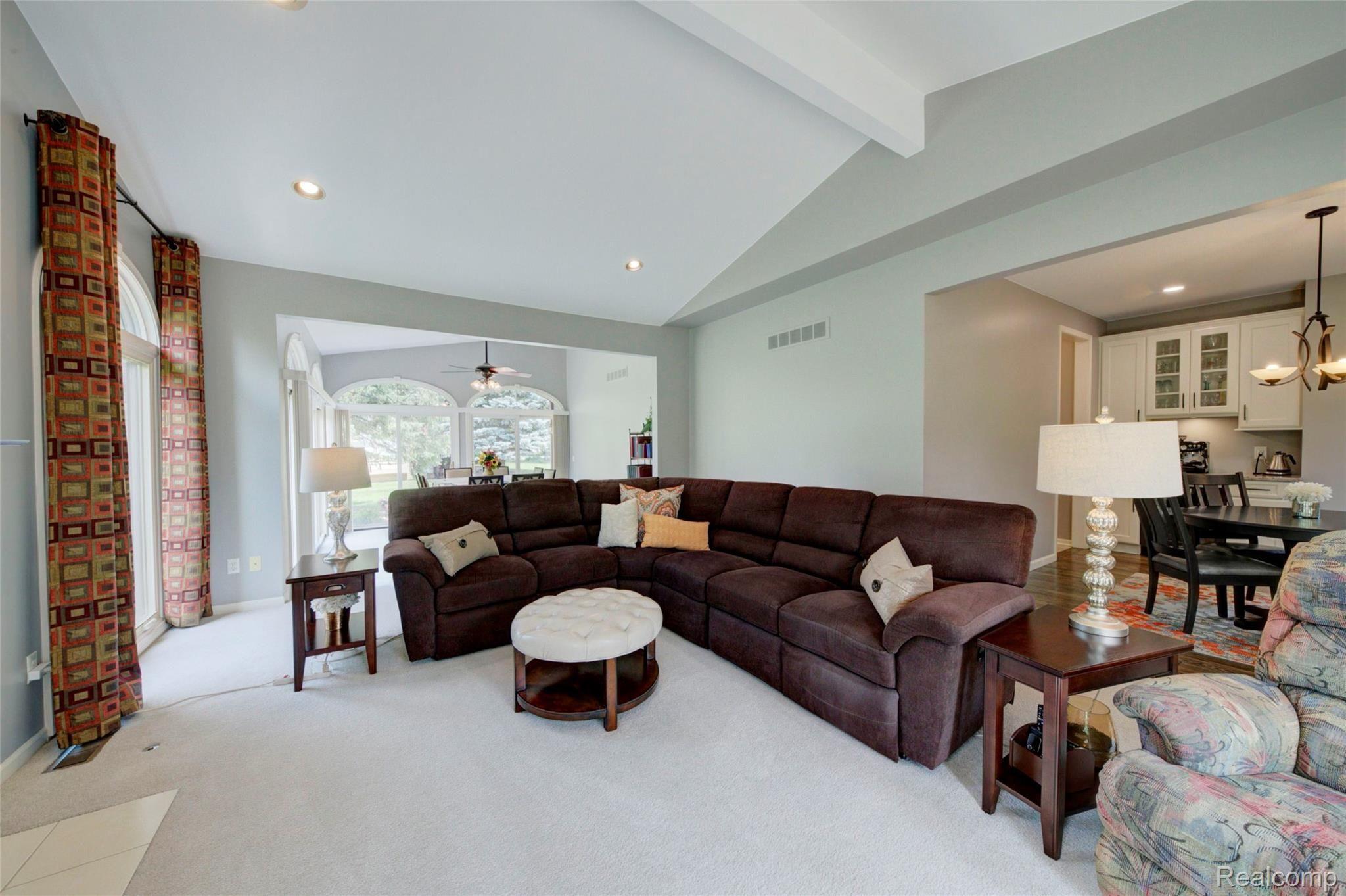 6649 Kennesaw Road Canton, MI 48187 - Photo 30 of 61 29 Family Room.jpg