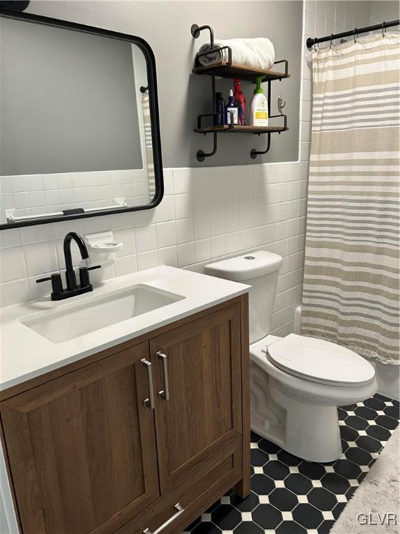 6997 Wimmer Road Bethlehem, PA 18015 - Photo 38 of 44 Hall bath