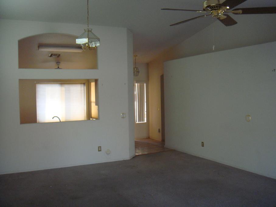11223 West Ruth Avenue Peoria, AZ 85345 - Photo 4 of 18 great room