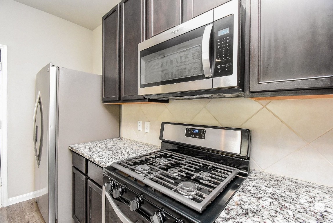 13534 Luke Prairie Willis, TX 77378 - Photo 13 of 32 Gas Range