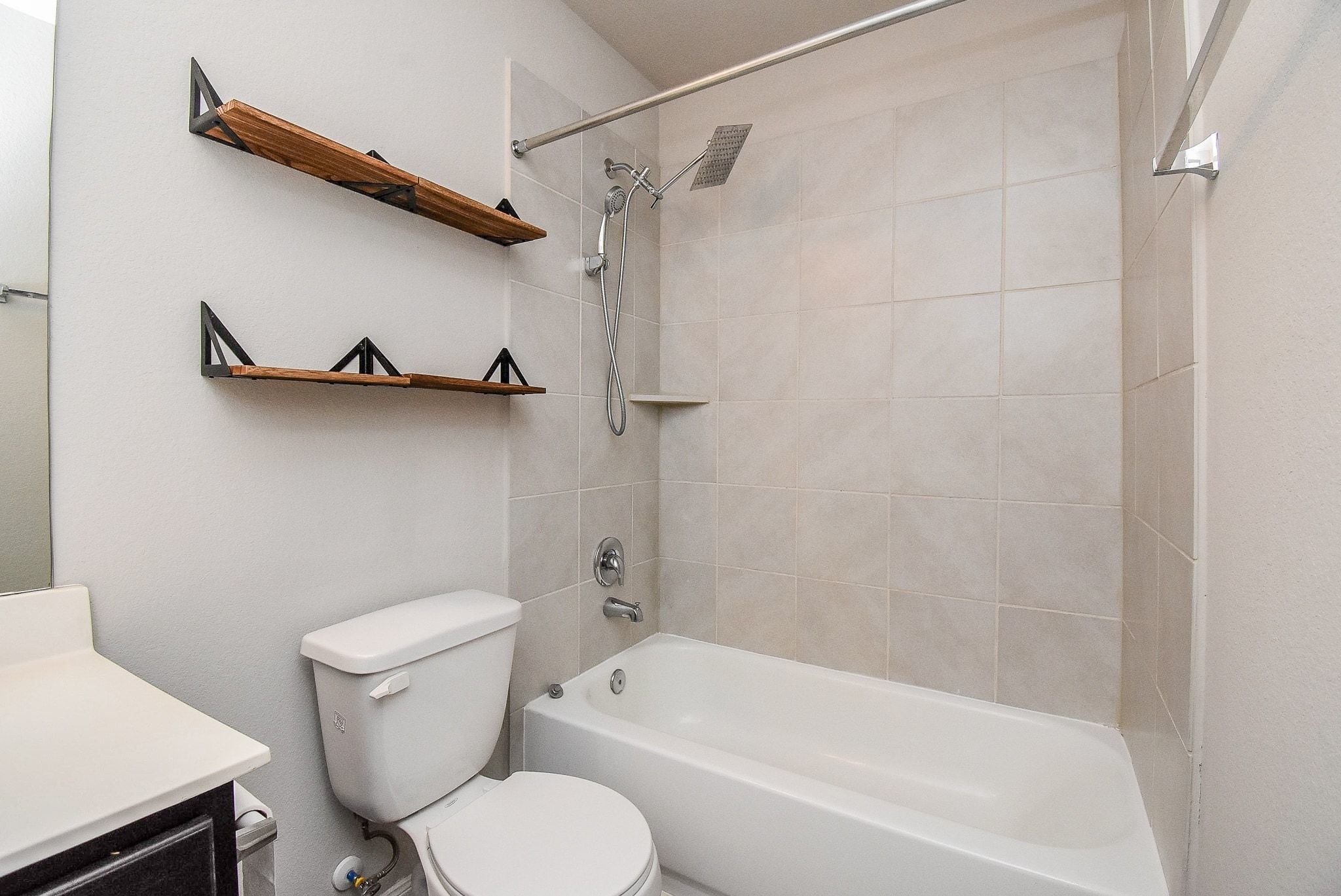13534 Luke Prairie Willis, TX 77378 - Photo 15 of 17 upstairs full bath