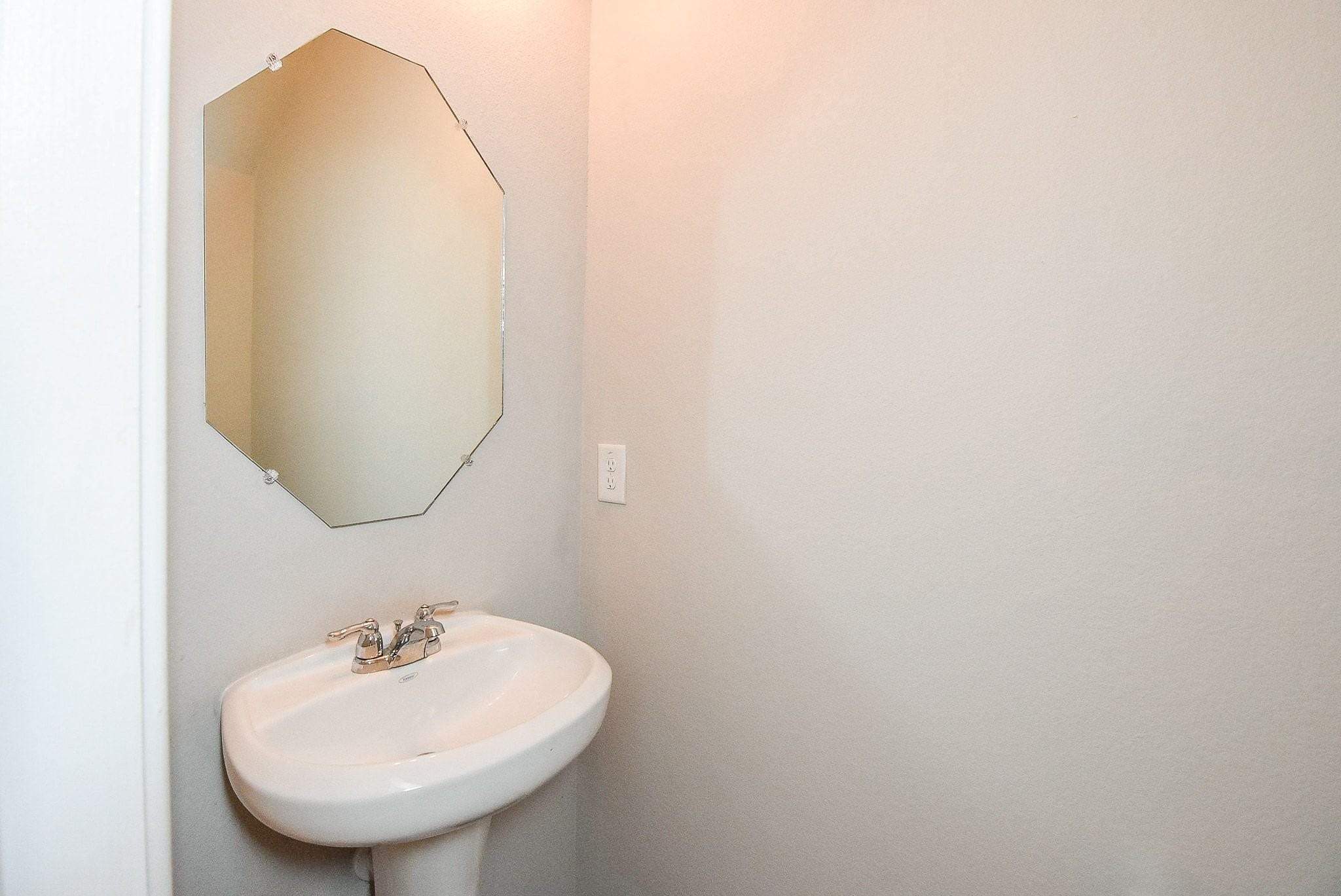 13534 Luke Prairie Willis, TX 77378 - Photo 6 of 17 1/2 bath under stairs