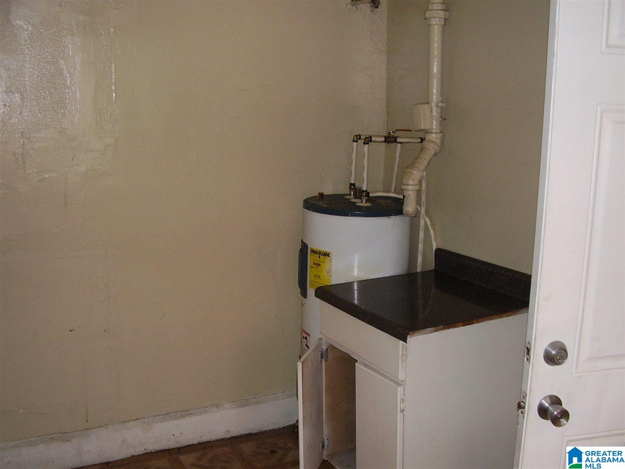 625 Fulton Avenue Southwest Birmingham, AL 35211 - Photo 7 of 10