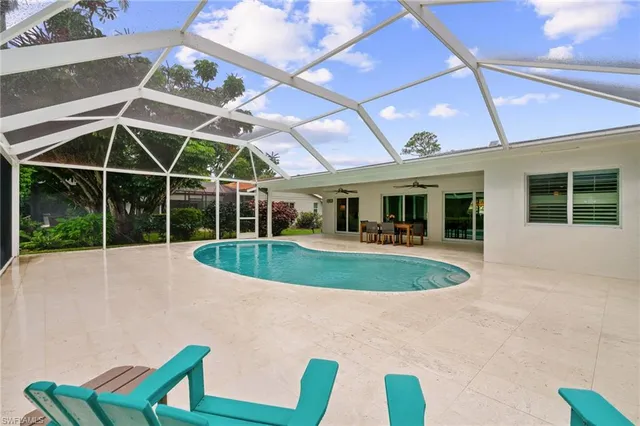 a view of a house with backyard and porch