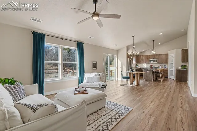 $569,999 | 816 Meadow Lane, Palmer Lake, CO 80133