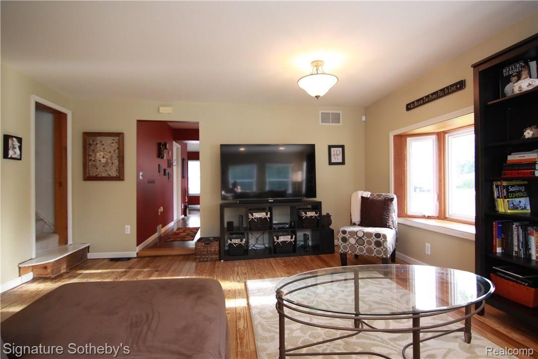 409 1st Street Rochester, MI 48307 - Photo 12 of 27 IMG_1092-r.jpg
