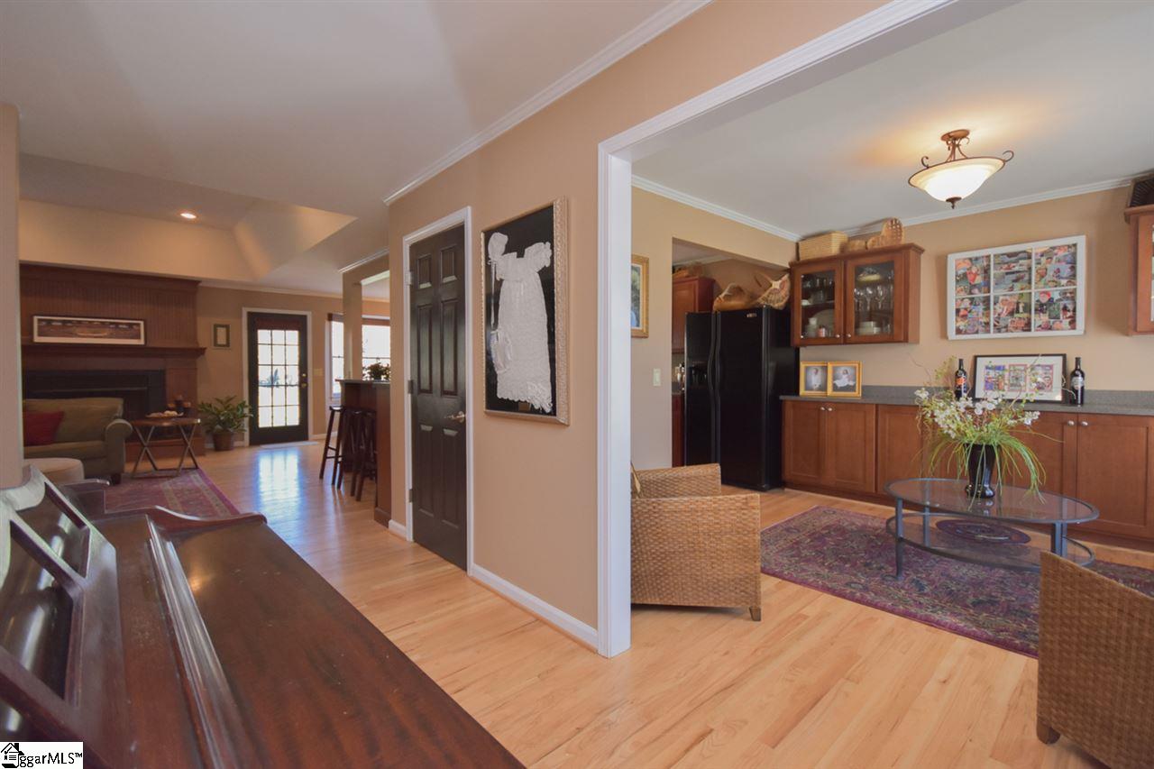 209 Cross Field Road Greenville, SC 29607 - Photo 3 of 36 Gallery Image 3