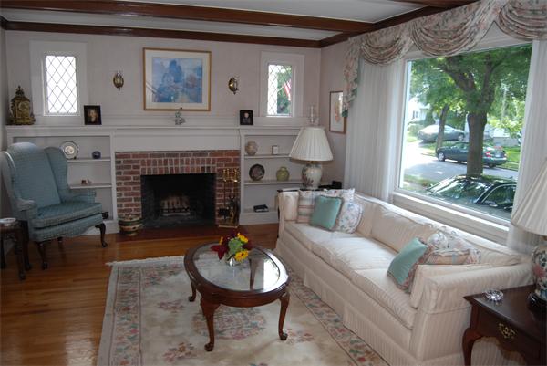 9 Philips Road Stoneham, MA 02180 - Photo 3 of 29 Gallery Image 3