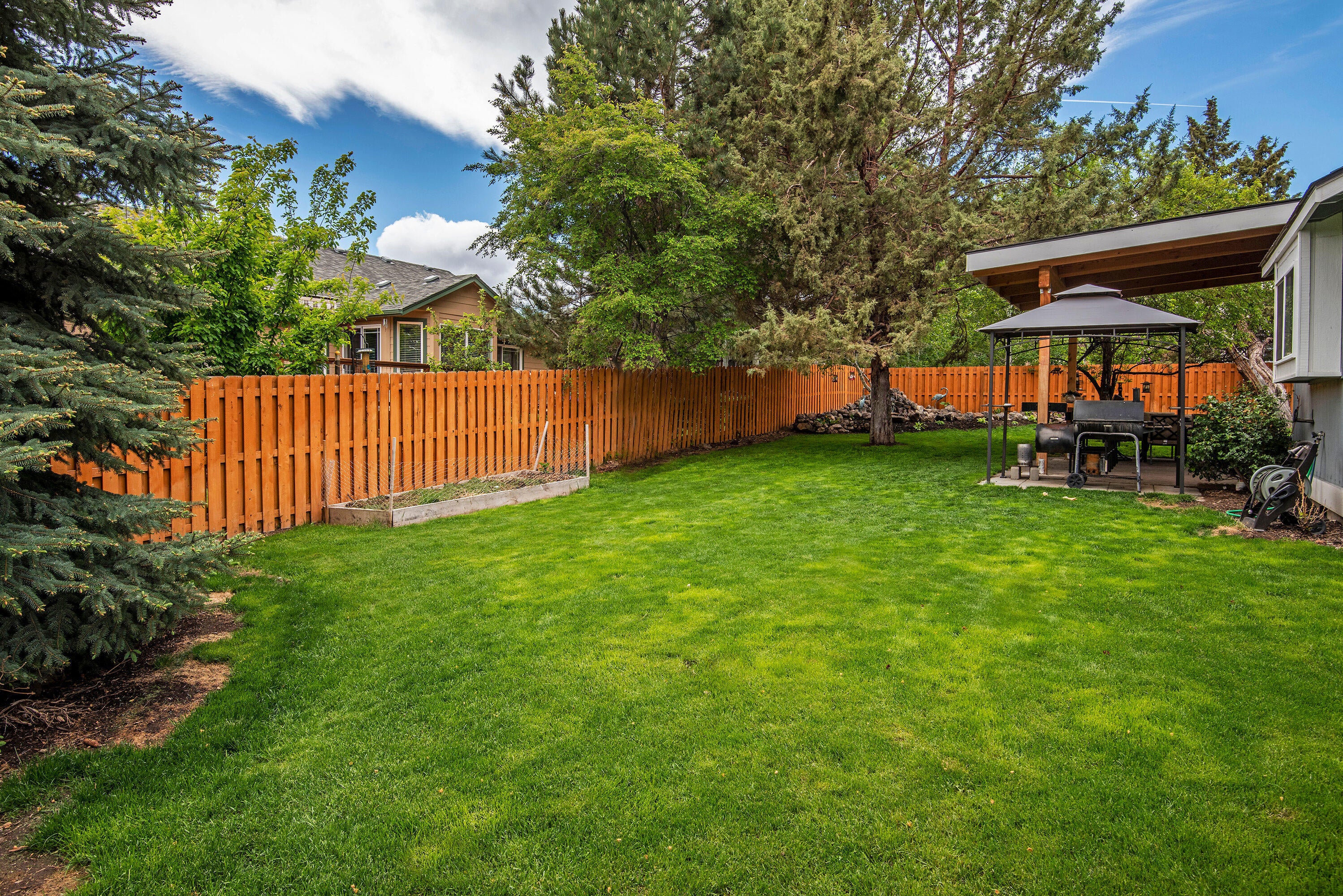 3752 Southwest Volcano Place Redmond, OR 97756 - Photo 17 of 29 18