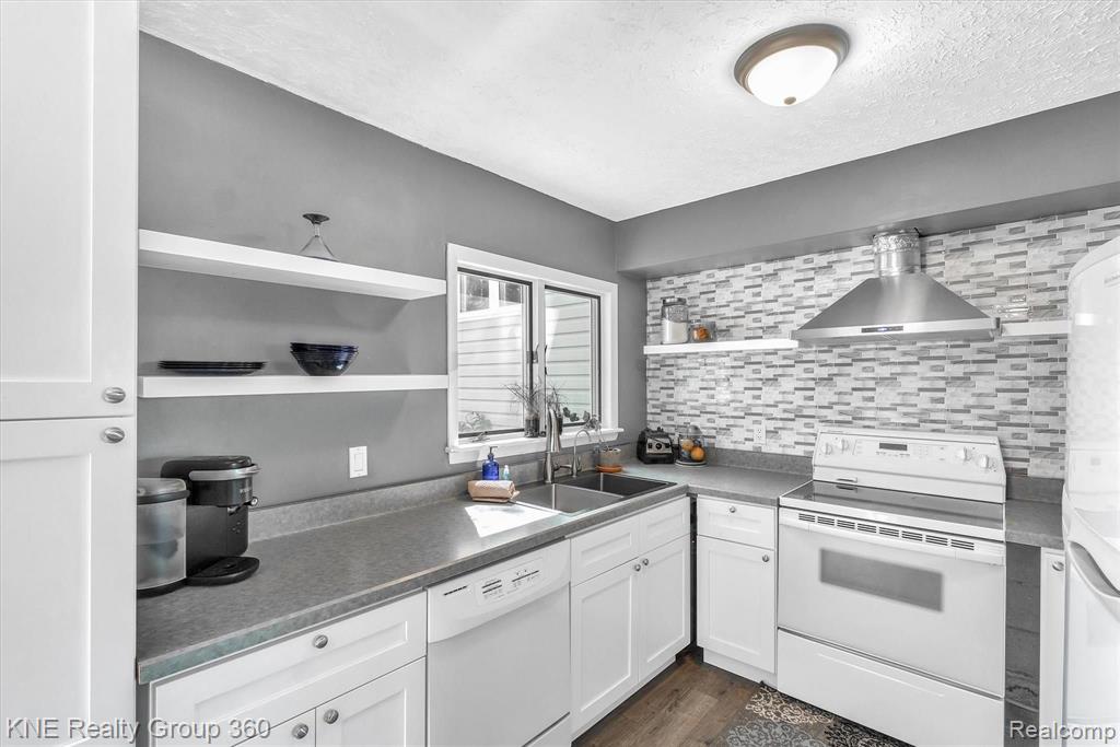 4572 North Fleming Road Howell, MI 48855 - Photo 8 of 35