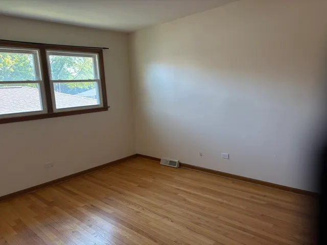 $3,400 | 1814 Holly Avenue, Darien, IL 60561