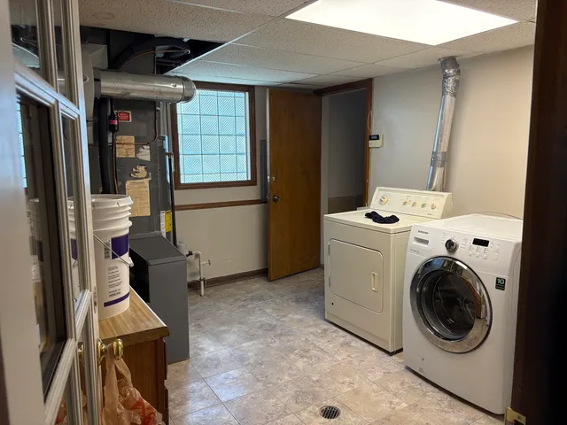 $3,400 | 1814 Holly Avenue, Darien, IL 60561