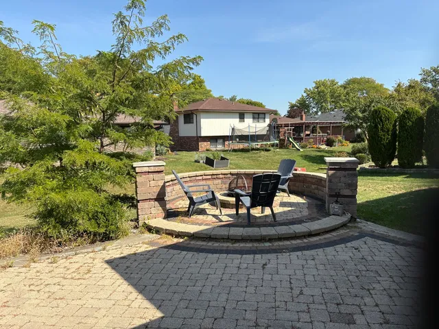 $3,400 | 1814 Holly Avenue, Darien, IL 60561