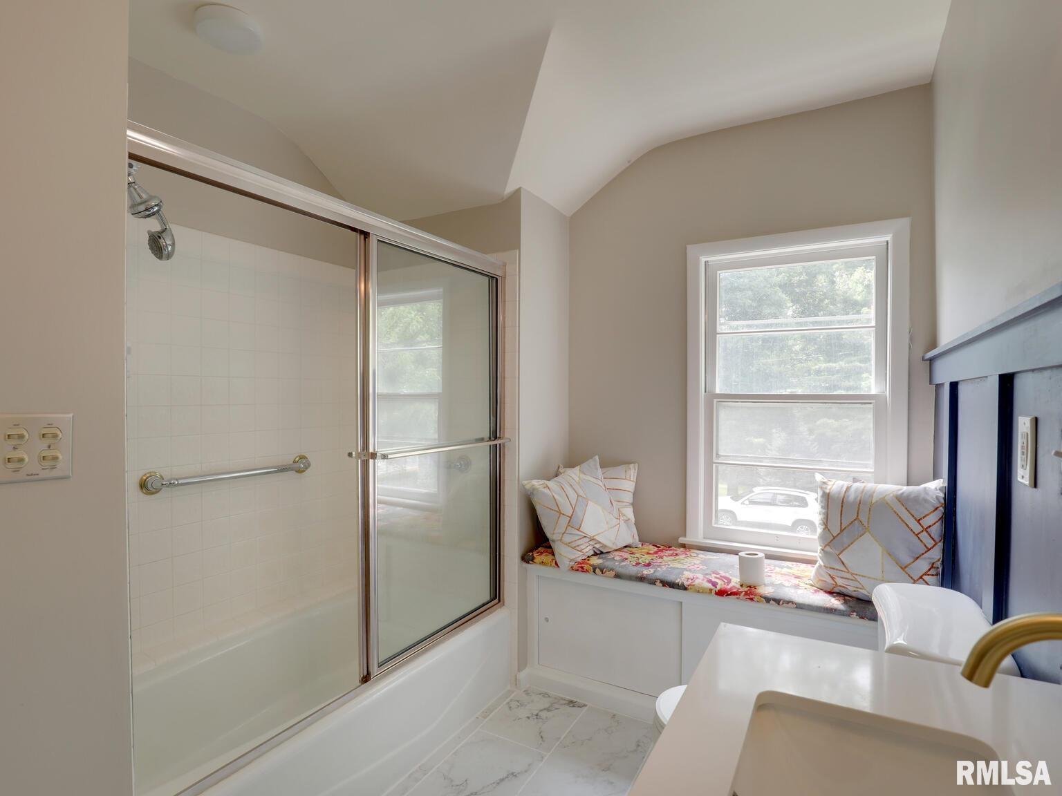 75 Woodlawn Road Quincy, IL 62301 - Photo 16 of 29 Gallery Image 16
