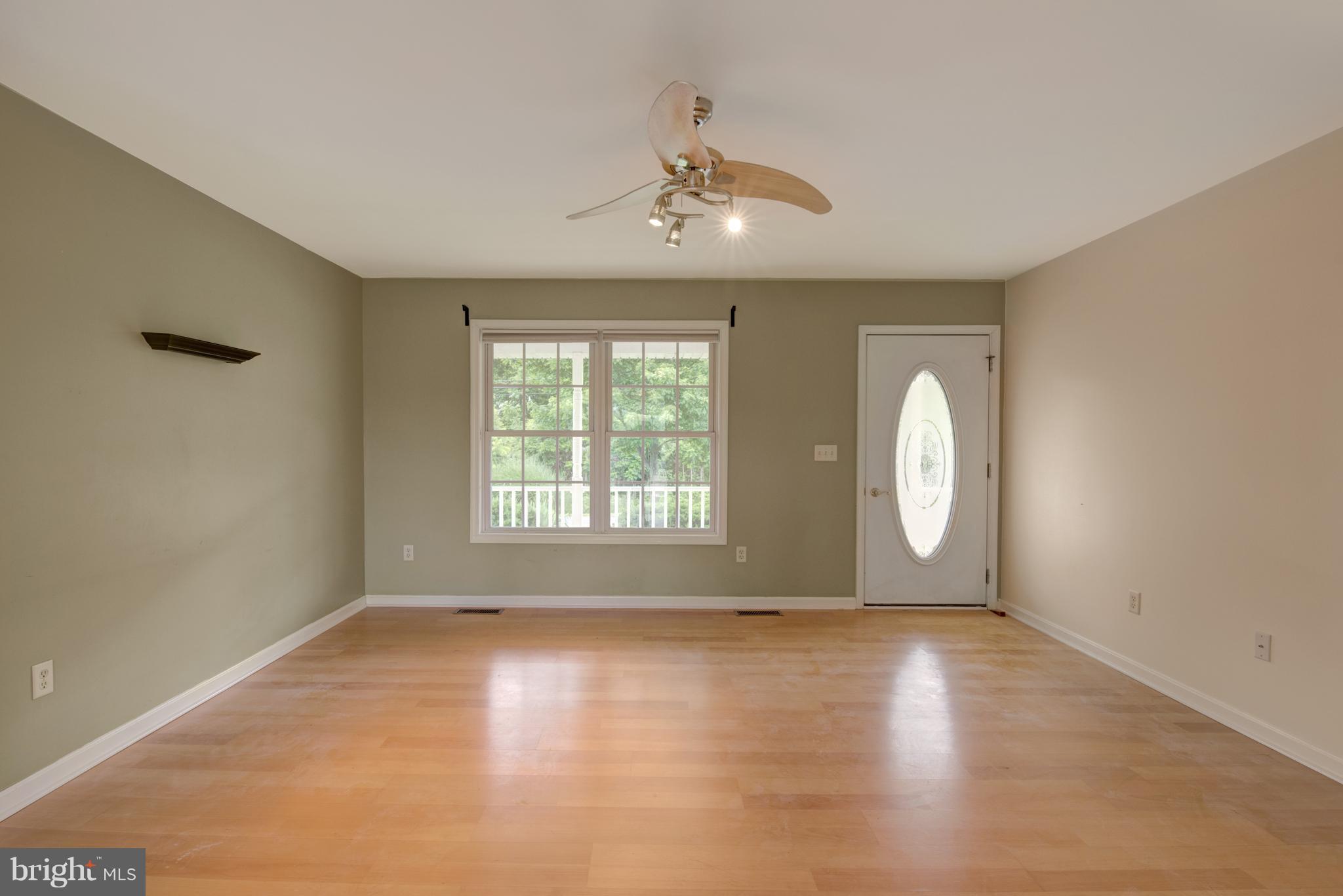 22943 Bay Shore Road Chestertown, MD 21620 - Photo 4 of 26 Living Room