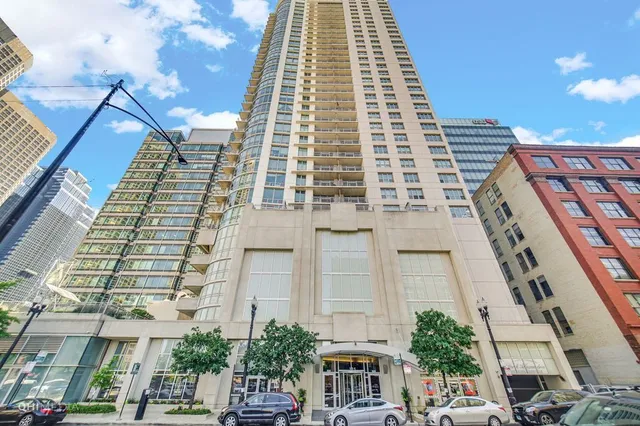 $348,000 | 125 South Jefferson Street, Unit 2207, Chicago, IL 60661