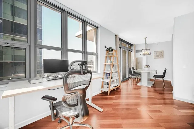 $348,000 | 125 South Jefferson Street, Unit 2207, Chicago, IL 60661