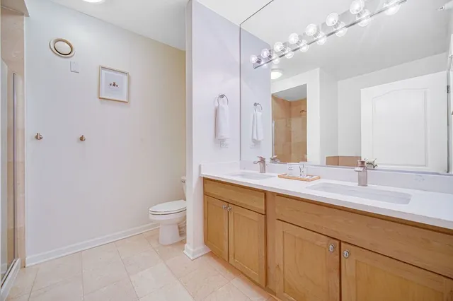 $348,000 | 125 South Jefferson Street, Unit 2207, Chicago, IL 60661