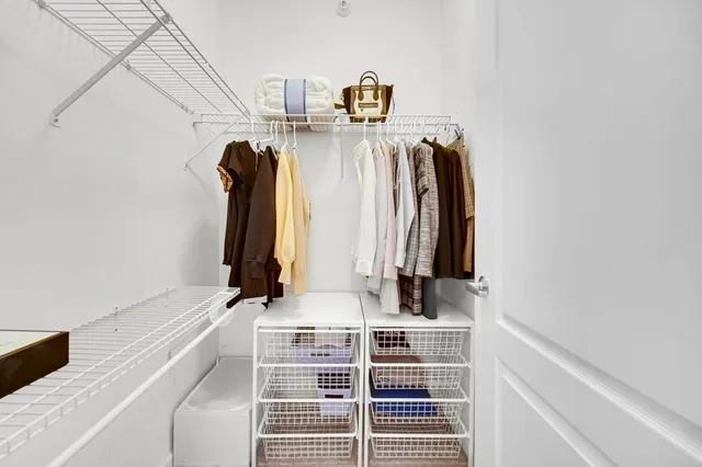 $348,000 | 125 South Jefferson Street, Unit 2207, Chicago, IL 60661