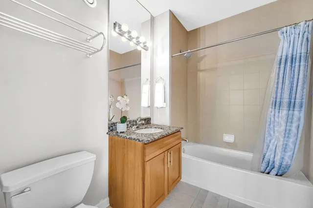 $348,000 | 125 South Jefferson Street, Unit 2207, Chicago, IL 60661