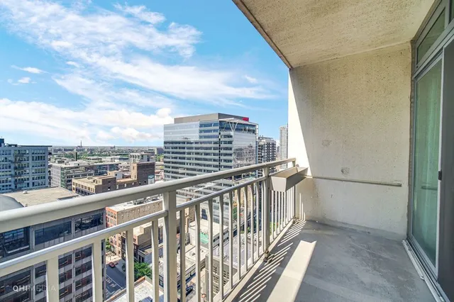 $348,000 | 125 South Jefferson Street, Unit 2207, Chicago, IL 60661