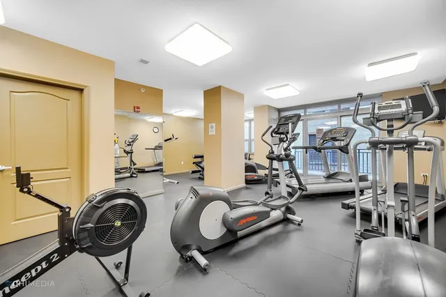 $348,000 | 125 South Jefferson Street, Unit 2207, Chicago, IL 60661