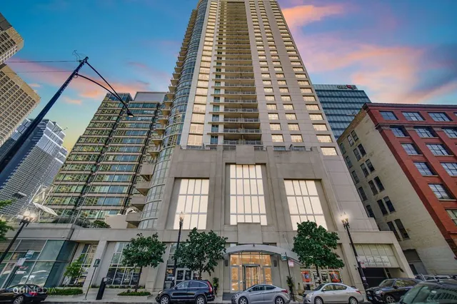 $348,000 | 125 South Jefferson Street, Unit 2207, Chicago, IL 60661