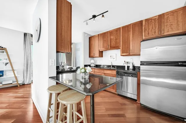 $348,000 | 125 South Jefferson Street, Unit 2207, Chicago, IL 60661