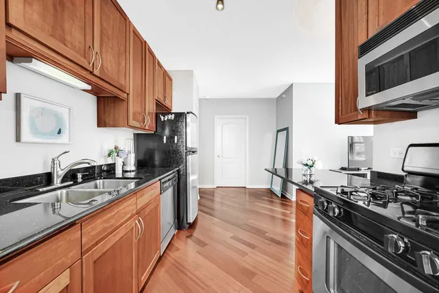 $348,000 | 125 South Jefferson Street, Unit 2207, Chicago, IL 60661